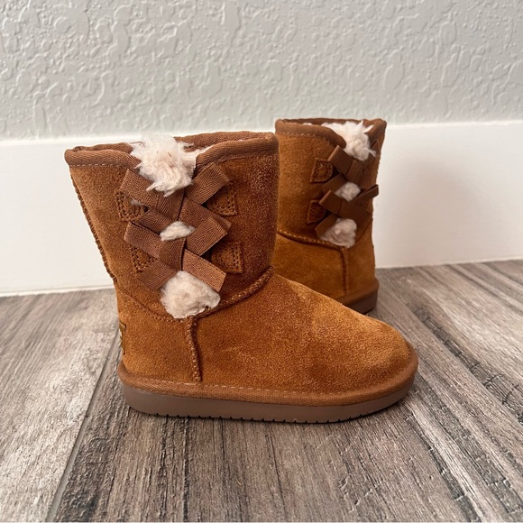 Koolaburra by UGG Victoria Short Winter Boots bow Brown fur Girls Size 8 NWT - Picture 6 of 13